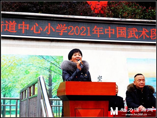 新化县武曲星武术培训学校在铁牛中学开展武术段位制教学